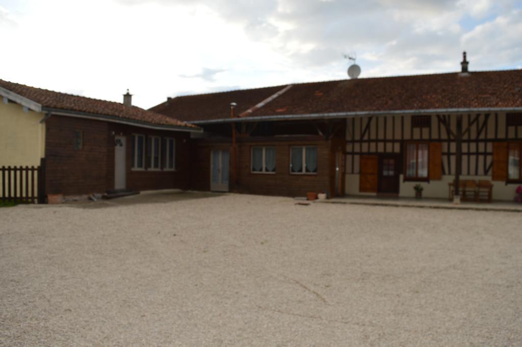 Au Passage Des Grues Drosnay Exterior foto